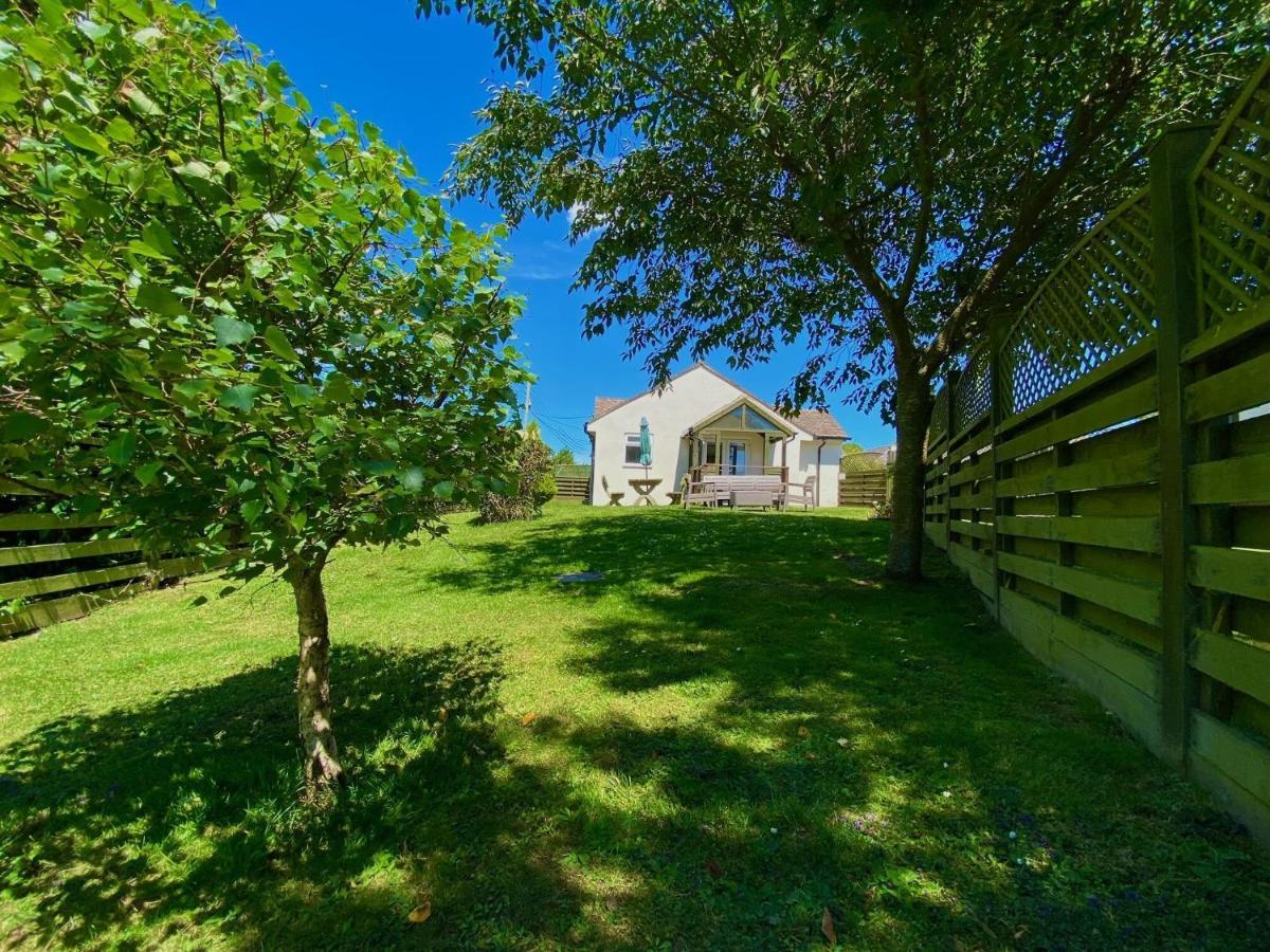 Golden Acre Jurassic Coastal Lodges ,Eype Брайдпорт Екстериор снимка