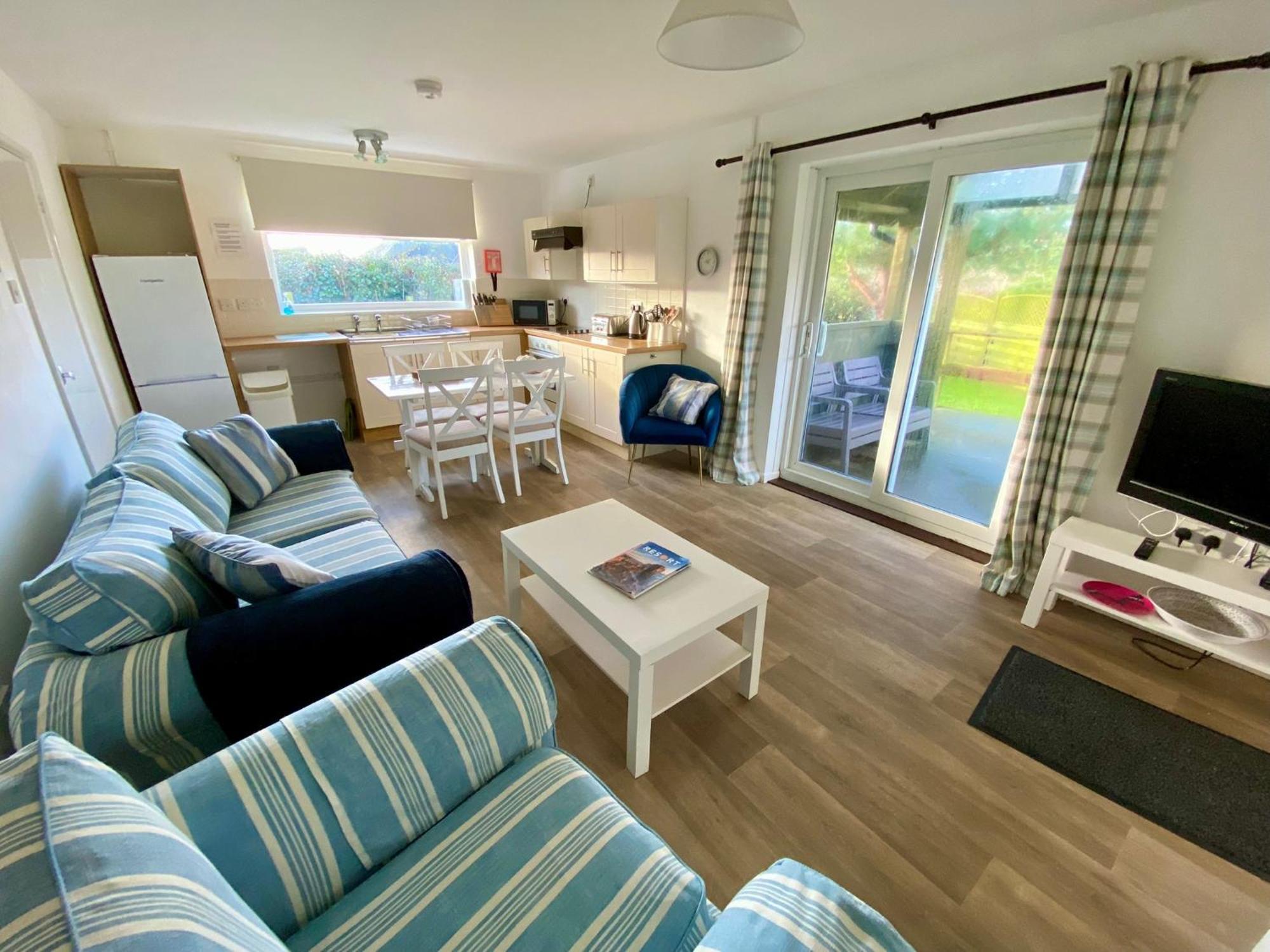 Golden Acre Jurassic Coastal Lodges ,Eype Брайдпорт Екстериор снимка
