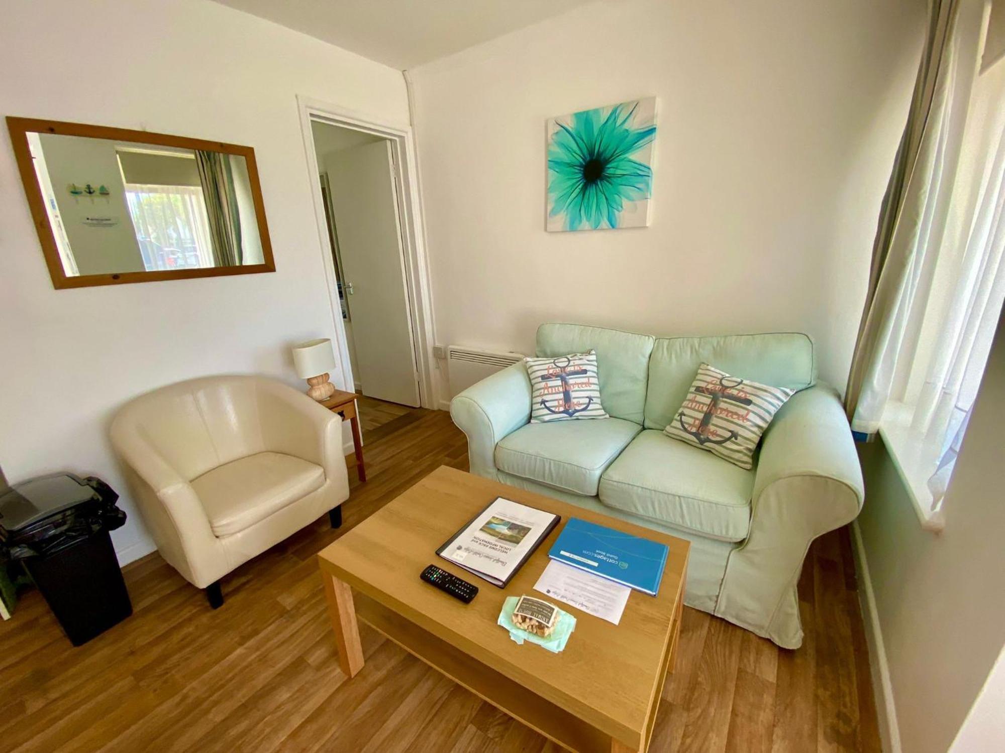Golden Acre Jurassic Coastal Lodges ,Eype Брайдпорт Екстериор снимка
